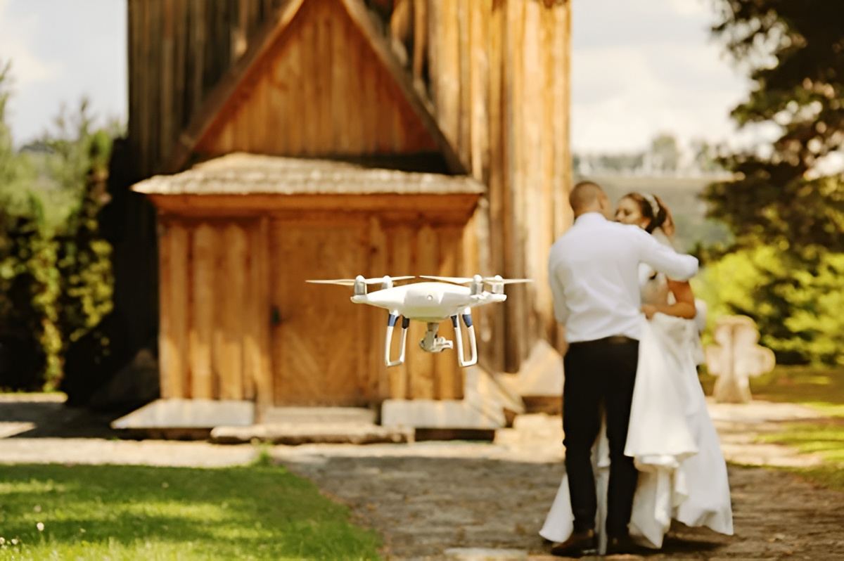 dron-filming-wedding-couple-by-600nw-522173239-1.jpg